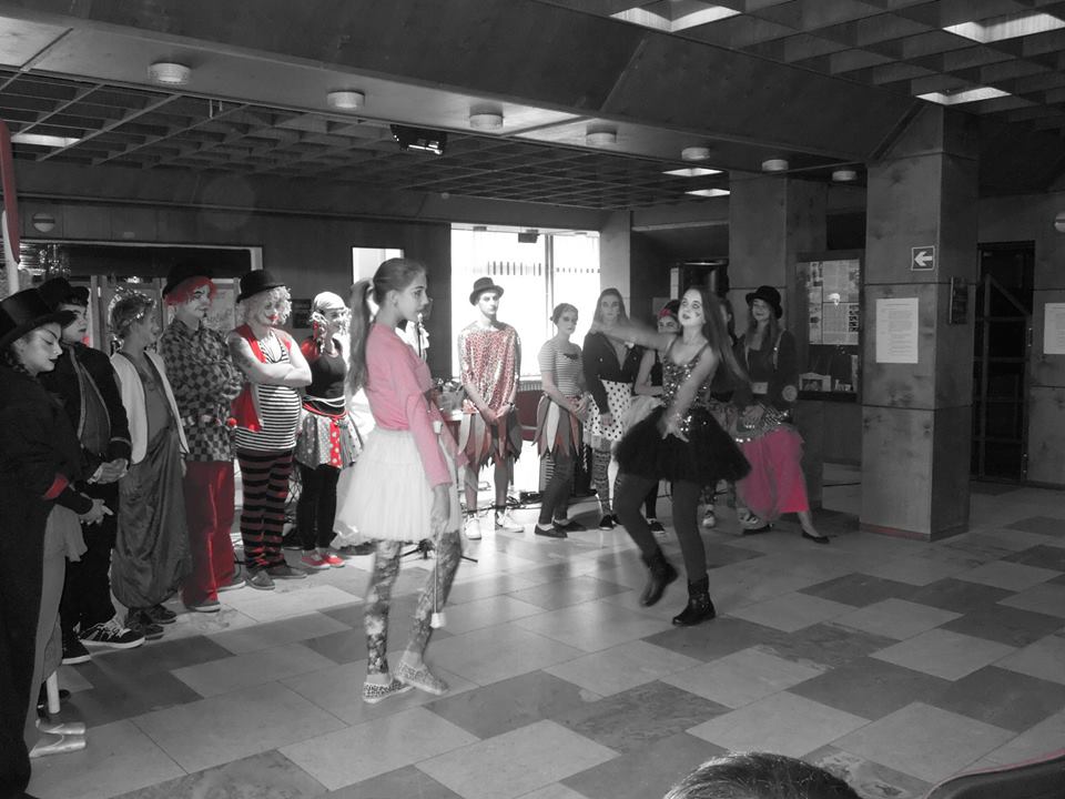 Kliknutím na fotografii zavřete okno