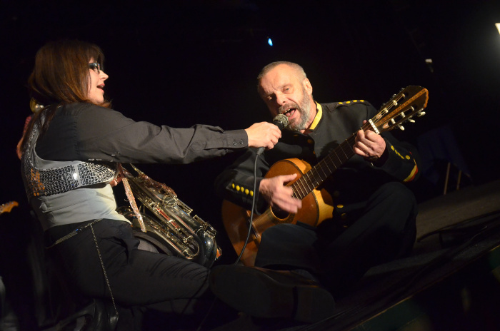 Kliknutím na fotografii zavřete okno