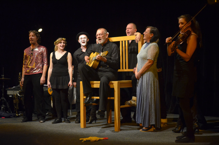 Kliknutím na fotografii zavřete okno