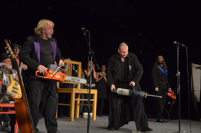 Kliknutím na fotografii zavřete okno